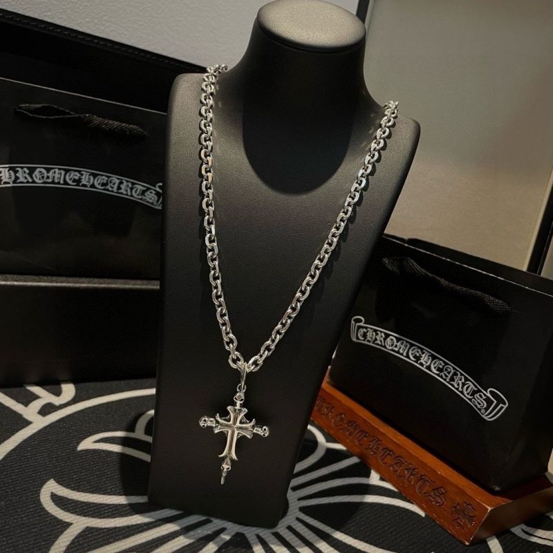 Ch*0me He**ts necklaces